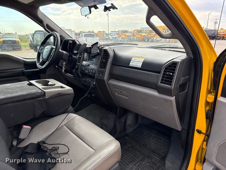 image for item FC4218 2019 Ford F350 Super Duty utility bed pickup truck
