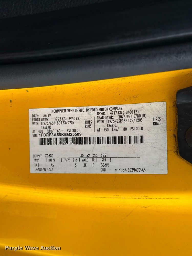 image for item FC4218 2019 Ford F350 Super Duty utility bed pickup truck