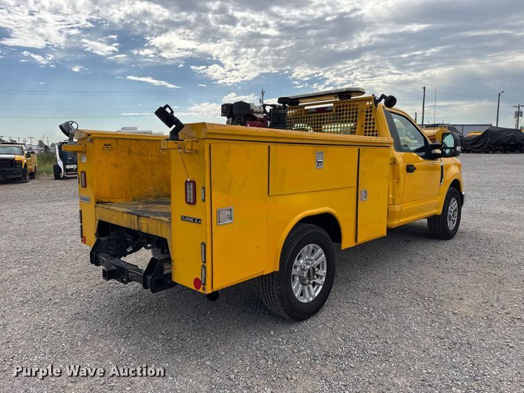 image for item FC4220 2019 Ford F350 Super Duty utility bed pickup truck