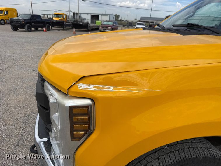 image for item FC4220 2019 Ford F350 Super Duty utility bed pickup truck