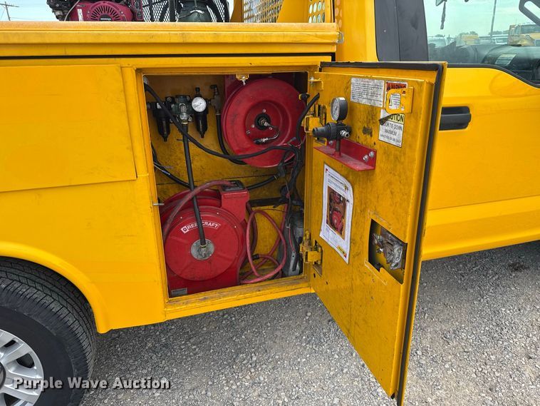 image for item FC4220 2019 Ford F350 Super Duty utility bed pickup truck