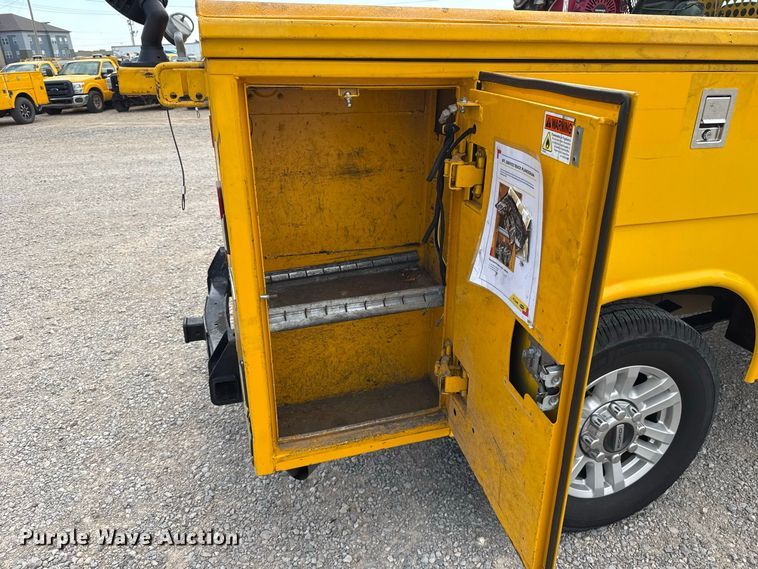 image for item FC4220 2019 Ford F350 Super Duty utility bed pickup truck
