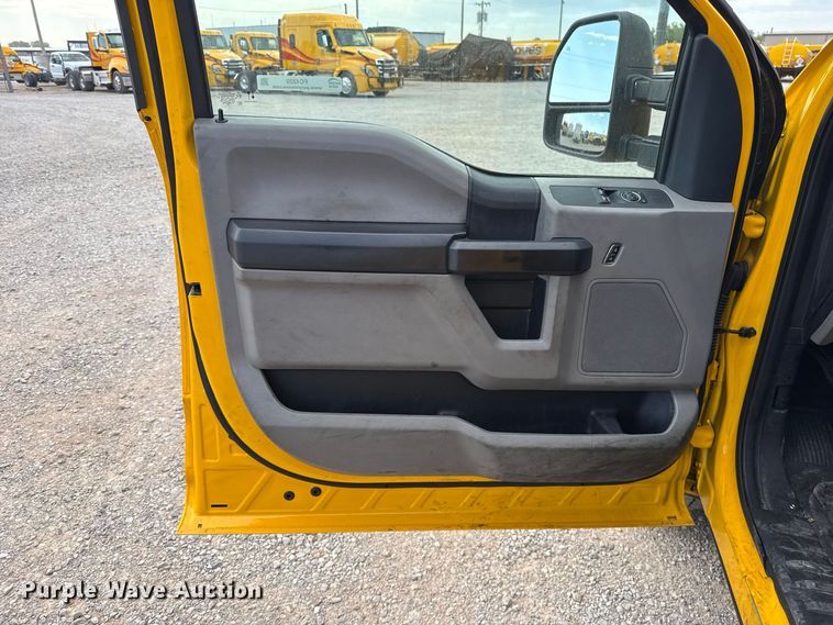 image for item FC4220 2019 Ford F350 Super Duty utility bed pickup truck