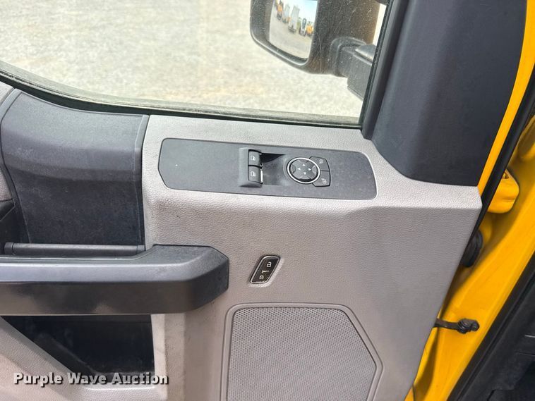 image for item FC4220 2019 Ford F350 Super Duty utility bed pickup truck