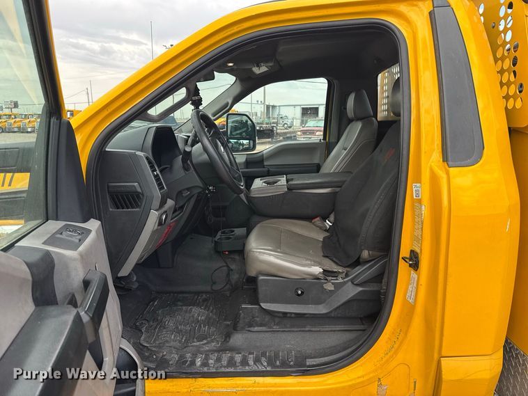 image for item FC4220 2019 Ford F350 Super Duty utility bed pickup truck