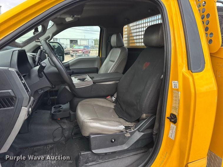 image for item FC4220 2019 Ford F350 Super Duty utility bed pickup truck