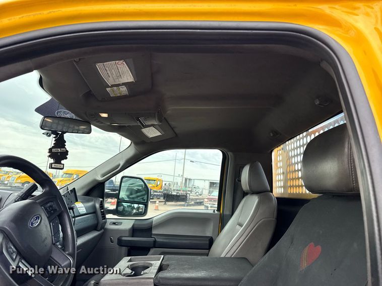 image for item FC4220 2019 Ford F350 Super Duty utility bed pickup truck