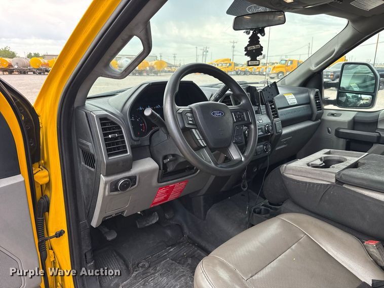 image for item FC4220 2019 Ford F350 Super Duty utility bed pickup truck