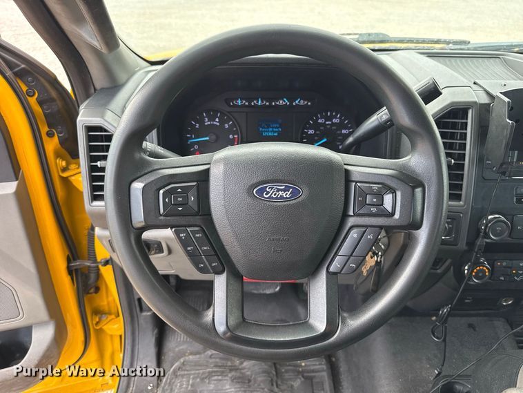image for item FC4220 2019 Ford F350 Super Duty utility bed pickup truck