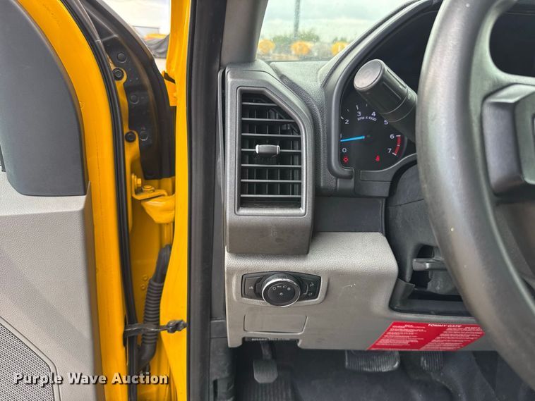 image for item FC4220 2019 Ford F350 Super Duty utility bed pickup truck