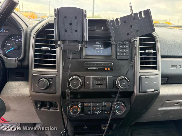 image for item FC4220 2019 Ford F350 Super Duty utility bed pickup truck