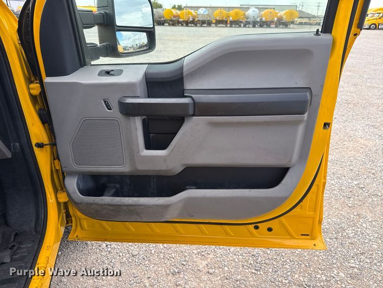 image for item FC4220 2019 Ford F350 Super Duty utility bed pickup truck