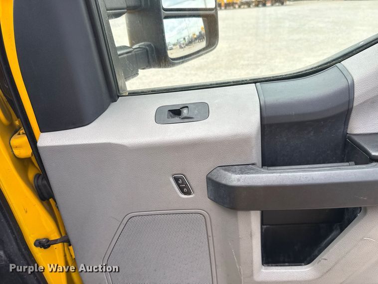 image for item FC4220 2019 Ford F350 Super Duty utility bed pickup truck