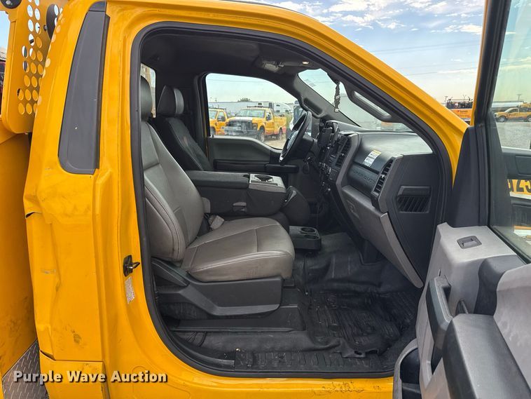 image for item FC4220 2019 Ford F350 Super Duty utility bed pickup truck