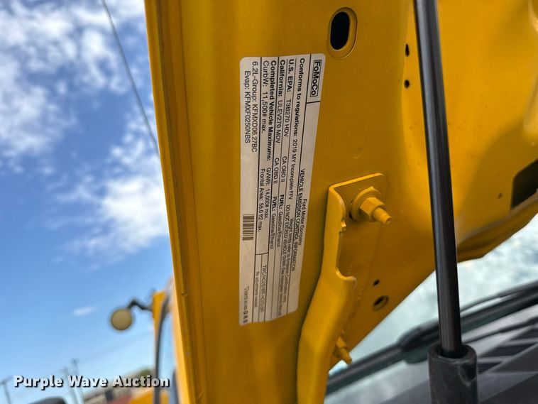 image for item FC4220 2019 Ford F350 Super Duty utility bed pickup truck
