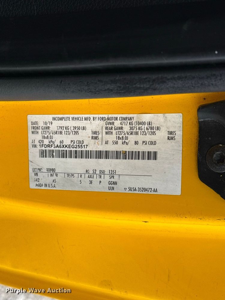 image for item FC4220 2019 Ford F350 Super Duty utility bed pickup truck