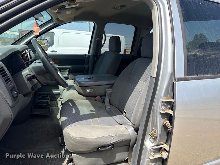 image for item FC4221 2006 Dodge Ram 1500 Ext. Cab pickup truck