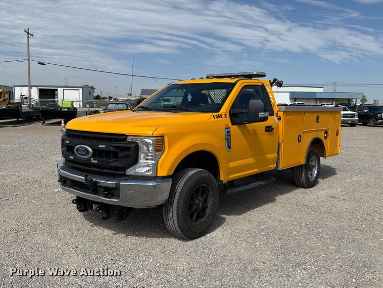2020 Ford F350 Super Duty utility bed pickup truck