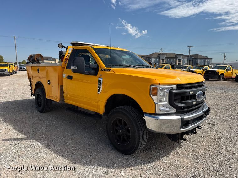 image for item FC4222 2020 Ford F350 Super Duty utility bed pickup truck