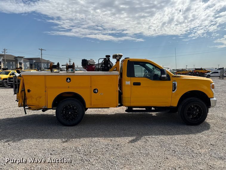 image for item FC4222 2020 Ford F350 Super Duty utility bed pickup truck