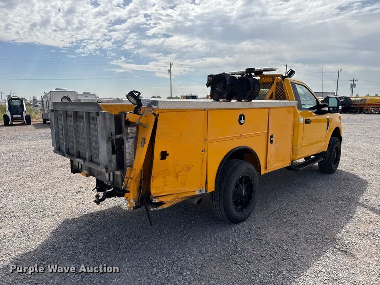 image for item FC4222 2020 Ford F350 Super Duty utility bed pickup truck