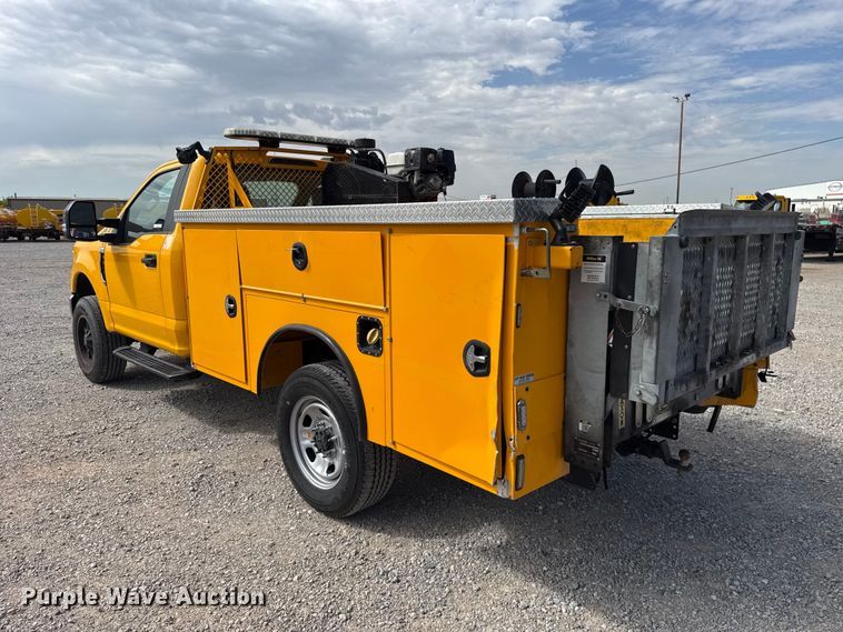 image for item FC4222 2020 Ford F350 Super Duty utility bed pickup truck