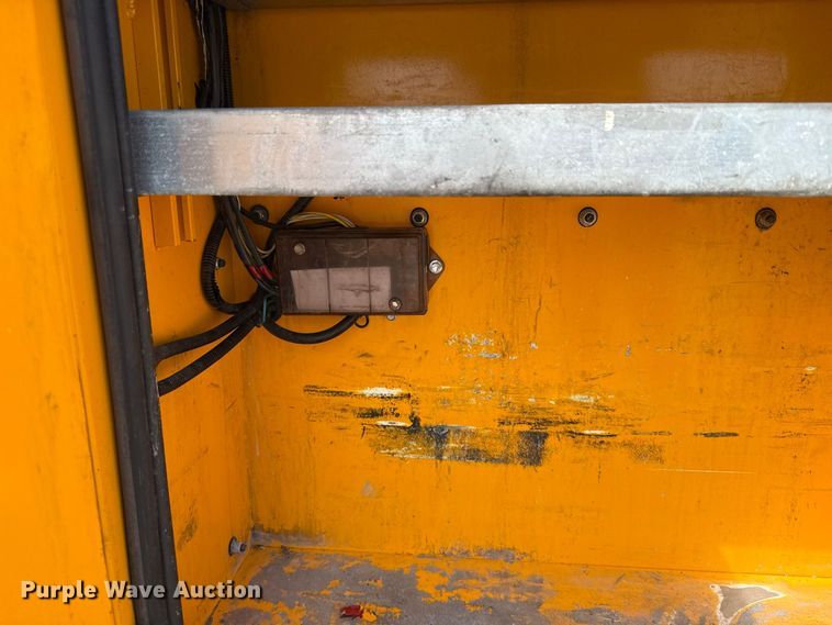 image for item FC4222 2020 Ford F350 Super Duty utility bed pickup truck