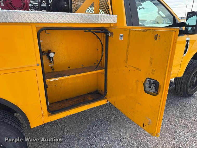 image for item FC4222 2020 Ford F350 Super Duty utility bed pickup truck