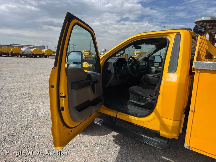 image for item FC4222 2020 Ford F350 Super Duty utility bed pickup truck