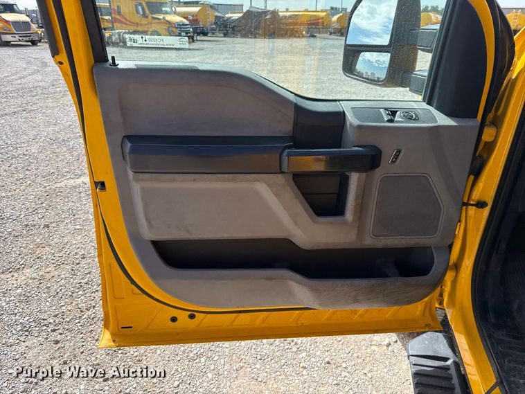 image for item FC4222 2020 Ford F350 Super Duty utility bed pickup truck