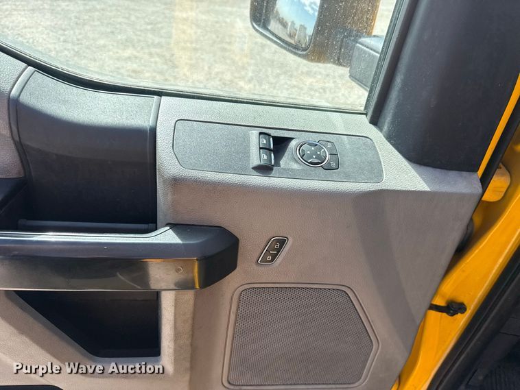 image for item FC4222 2020 Ford F350 Super Duty utility bed pickup truck
