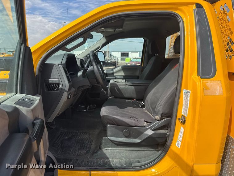 image for item FC4222 2020 Ford F350 Super Duty utility bed pickup truck