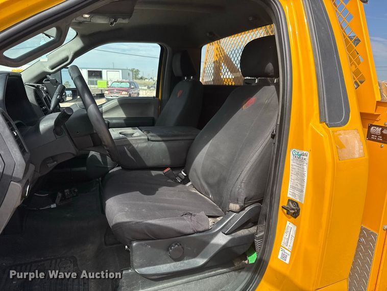 image for item FC4222 2020 Ford F350 Super Duty utility bed pickup truck