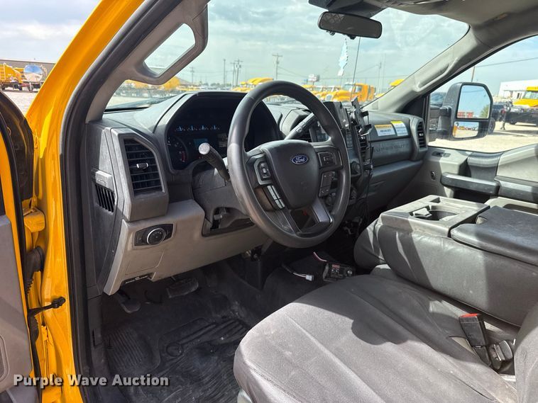 image for item FC4222 2020 Ford F350 Super Duty utility bed pickup truck
