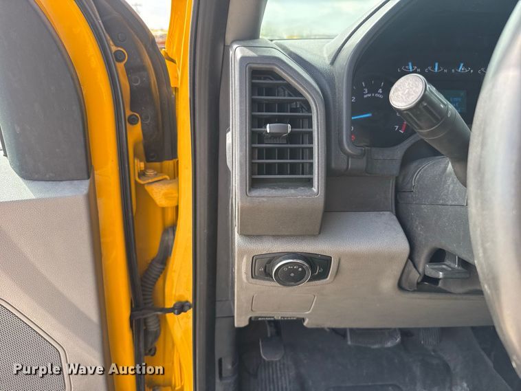 image for item FC4222 2020 Ford F350 Super Duty utility bed pickup truck
