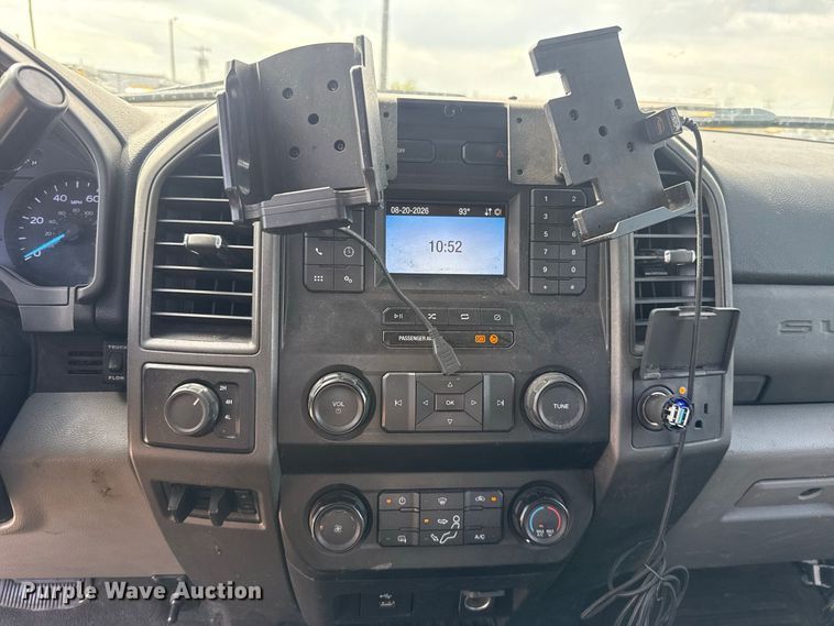 image for item FC4222 2020 Ford F350 Super Duty utility bed pickup truck