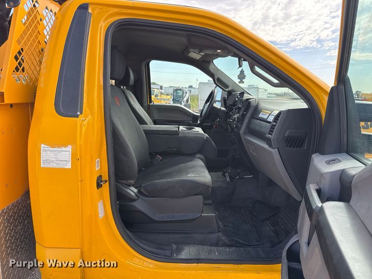 image for item FC4222 2020 Ford F350 Super Duty utility bed pickup truck