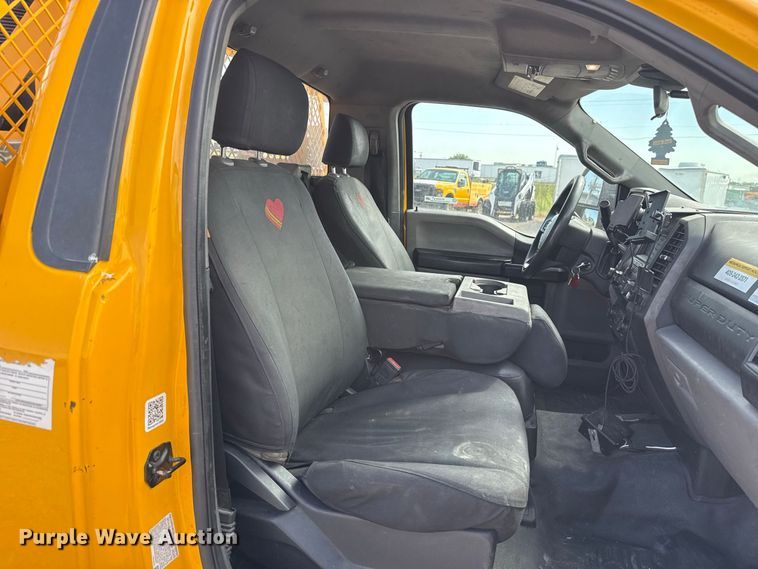 image for item FC4222 2020 Ford F350 Super Duty utility bed pickup truck