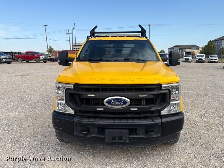 image for item FC4223 2022 Ford F350 Super Duty pickup truck
