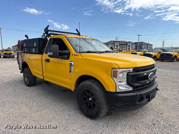 image for item FC4223 2022 Ford F350 Super Duty pickup truck