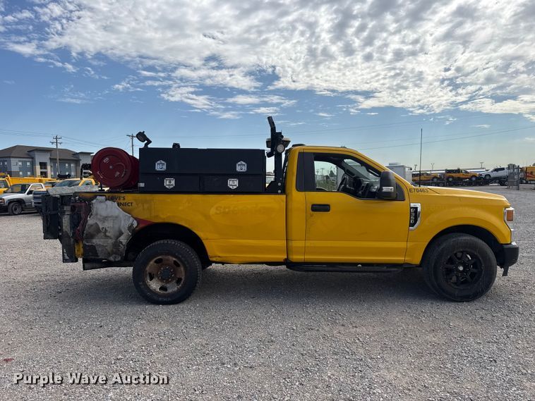 image for item FC4223 2022 Ford F350 Super Duty pickup truck