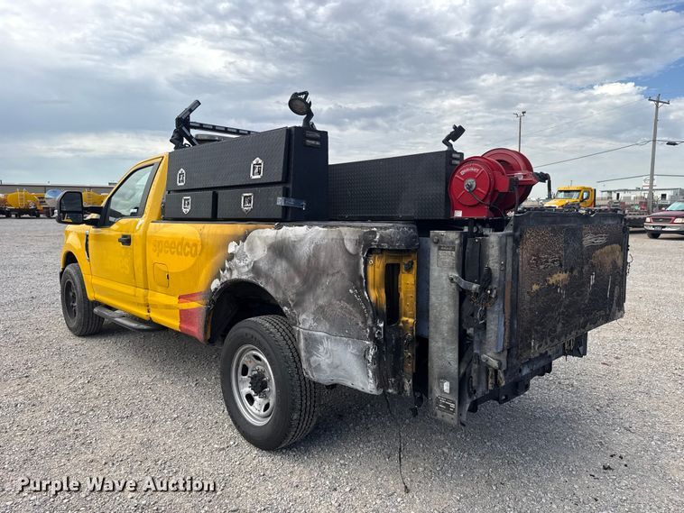 image for item FC4223 2022 Ford F350 Super Duty pickup truck