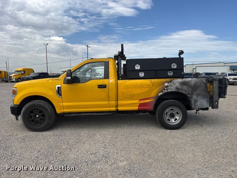 image for item FC4223 2022 Ford F350 Super Duty pickup truck