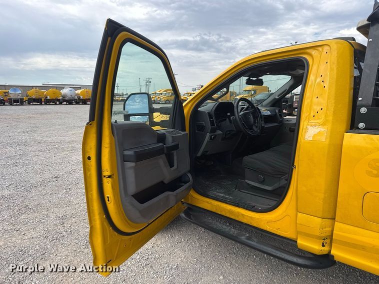 image for item FC4223 2022 Ford F350 Super Duty pickup truck