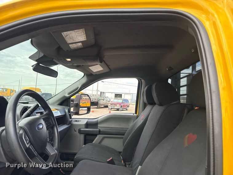 image for item FC4223 2022 Ford F350 Super Duty pickup truck