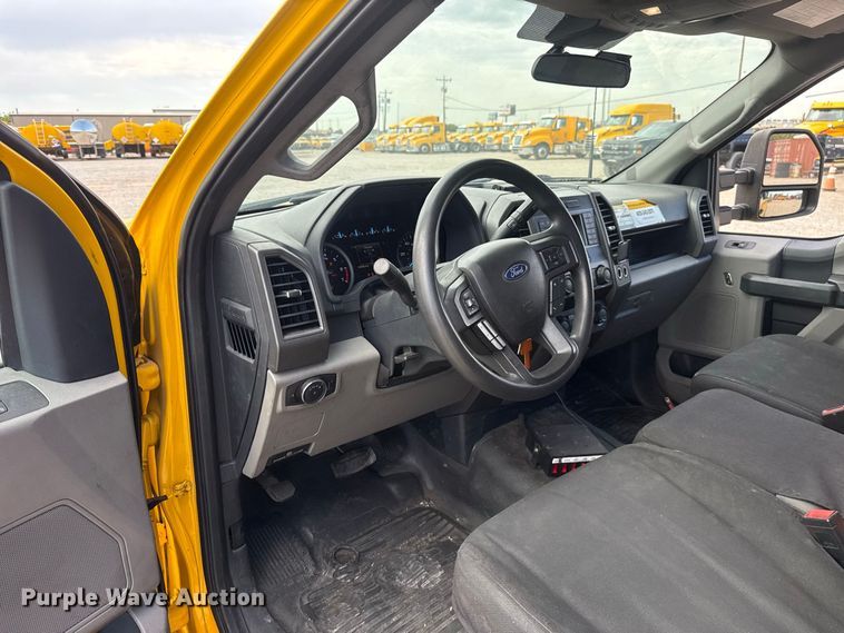 image for item FC4223 2022 Ford F350 Super Duty pickup truck