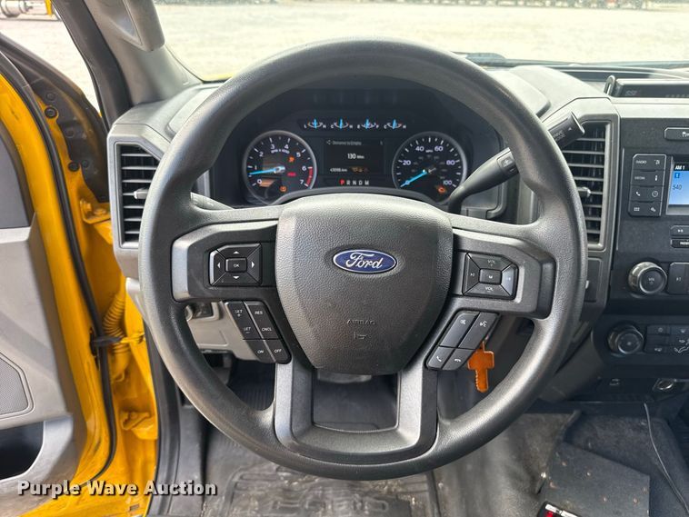 image for item FC4223 2022 Ford F350 Super Duty pickup truck