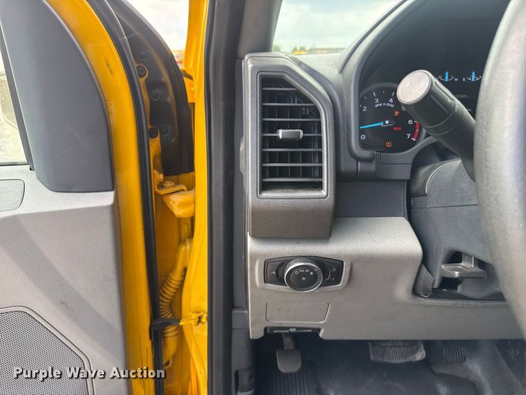 image for item FC4223 2022 Ford F350 Super Duty pickup truck