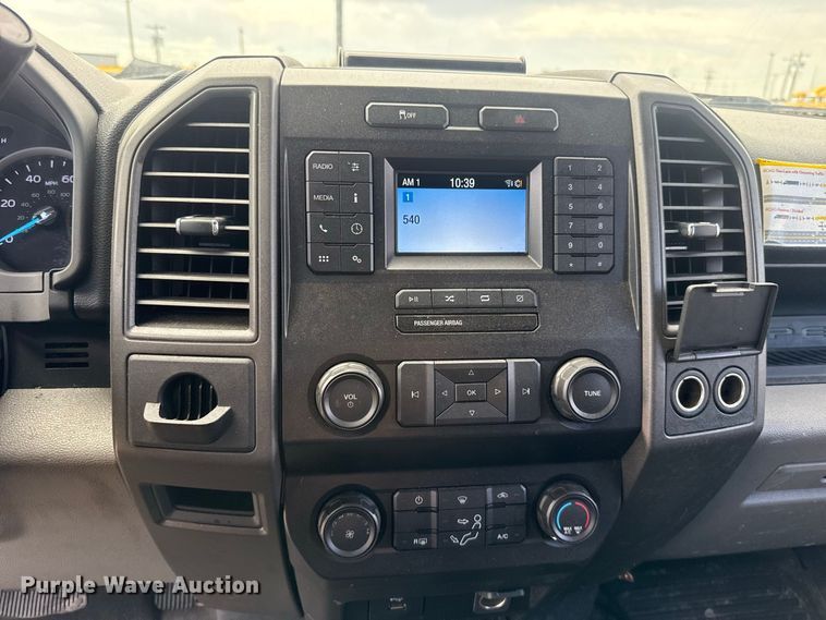 image for item FC4223 2022 Ford F350 Super Duty pickup truck