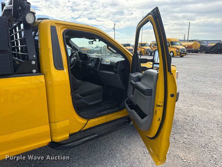 image for item FC4223 2022 Ford F350 Super Duty pickup truck